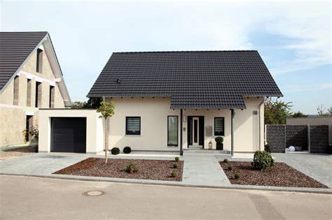 7 houses you can build on a very small budget .